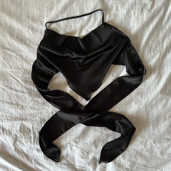 Cowl neck tied open back bandana halter top - Picture 5 of 7